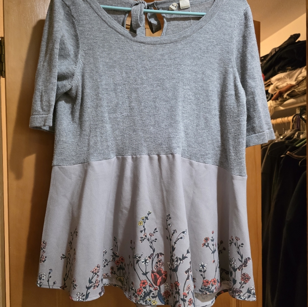 Moth Gray Floral Short Sleeve Tee